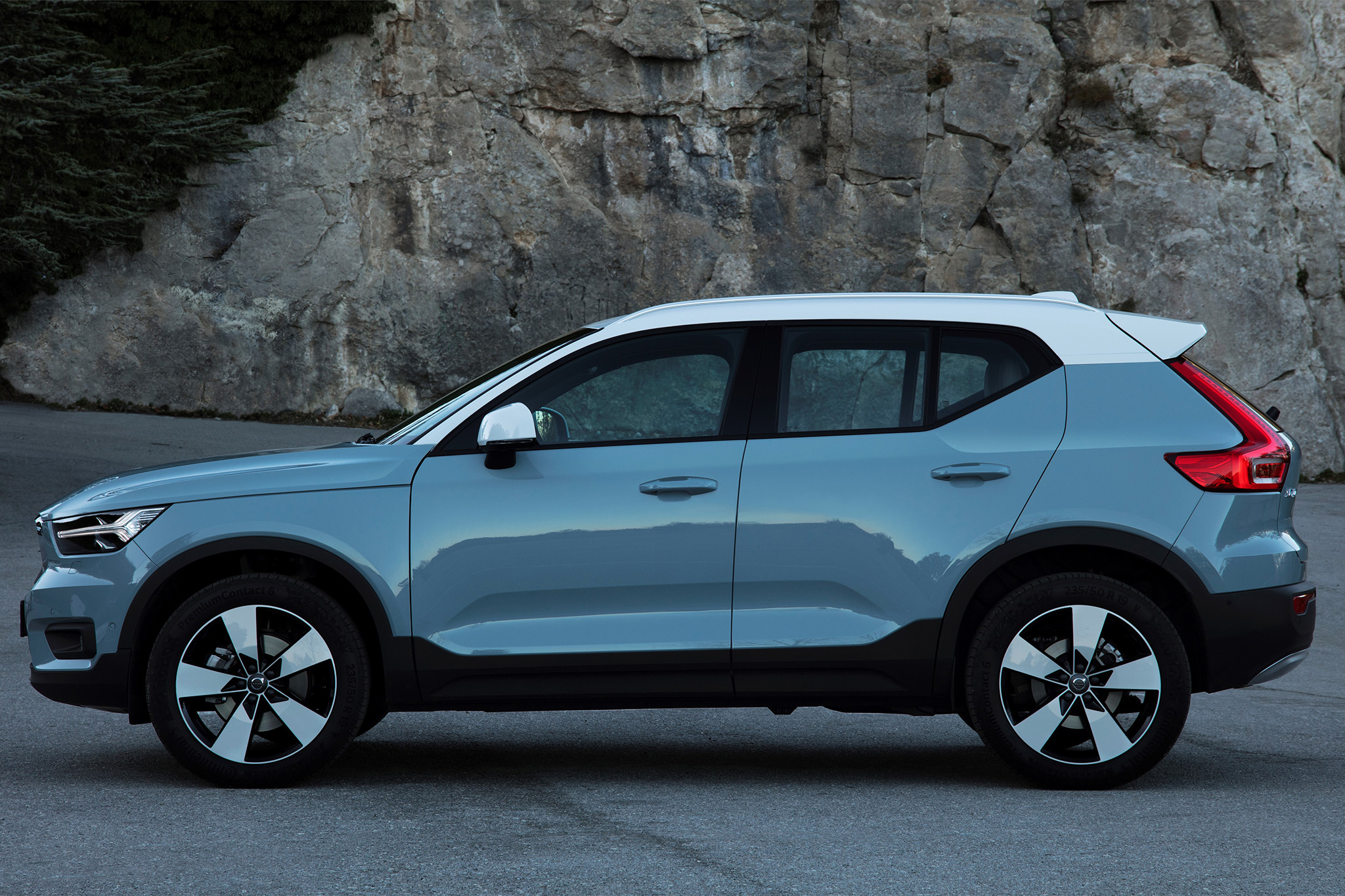 2019 Volvo Xc40 First Drive Review Automobile Magazine